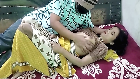 Indian teen gets her cunt creampie in amateur clip