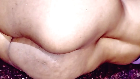 Hot amateur solo female video shows girl masturbating