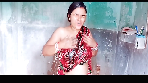 amateur naked video with a nude girl in the bedroom