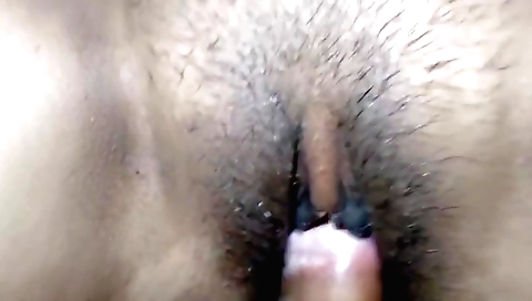 Indian woman makes her boyfriend's cock get inside her pussy