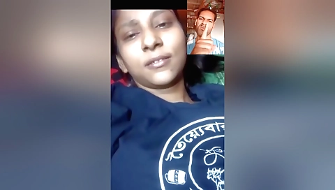 Sexy amateur brunette shows her boobs on webcam 09121