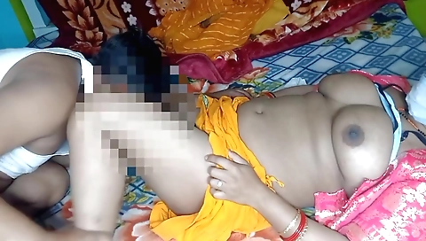 A mature bhabhi makes an awesome blow job to her b haja