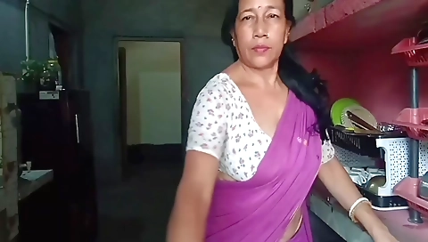 Indian milf in a nude video shows off her big tits