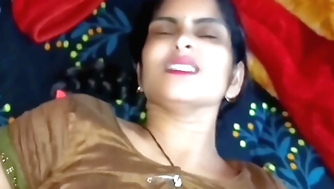 Indian brunette girl gets fucked in bed in amateur clip