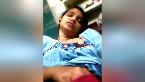 Indian slut is masturbating on the webcam in sexy style