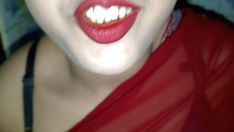 Indian solo video with a hot blowjob from a hot babe