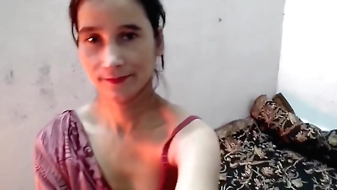 Indian solo girl shows off her big boobs in hd video