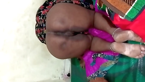 Sexy girl with sexy curves fucks herself in homemade solo