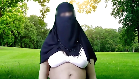 Indian housewife shows off her body in the bedroom