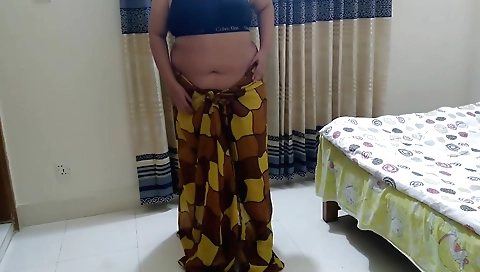 Indian big ass girl in a sexy saree and a hot fuck scene