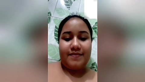 Big boobs and an amazing body in a solo beauty video