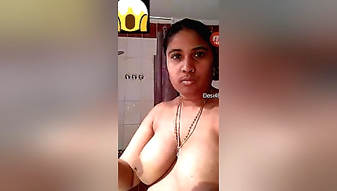 Today Exclusive- Mallu Bhabhi Showing Her Big Boobs