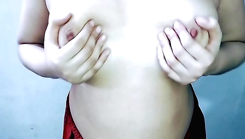 Solo female webcam video with a nice body and a nice ass