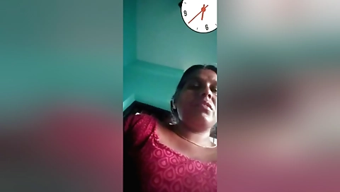 Today Exclusive-desi Mature Aunty Showing Her Boobs On Video Call 1