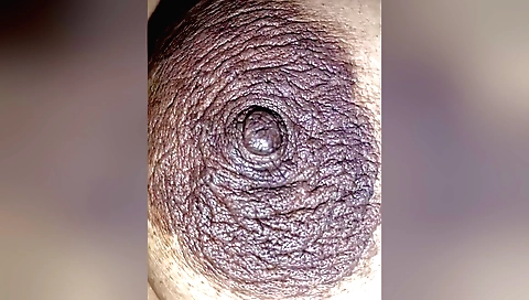 Indian girl with nice boobs shows her nipples in amateur clip