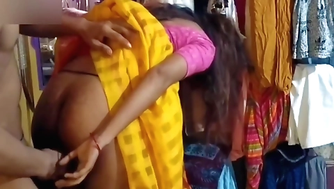 Bhabi ki looks really beautiful in this hardcore sex video