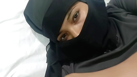 Indian girl with a shaved pussy is aching for a passionate blowjob