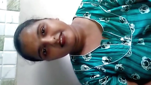 Indian amateur sex video showing a hot girl with round ass