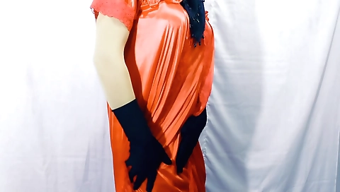 Indian babe with a nice body and beautiful face enjoys sex