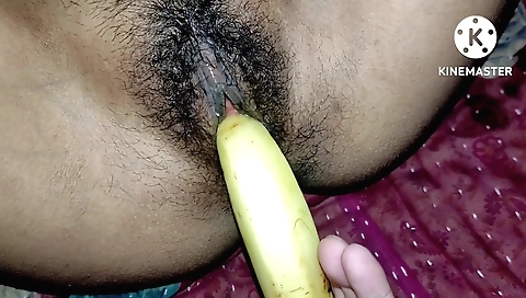Indian girl shows a hairy body and is giving the best blowjob