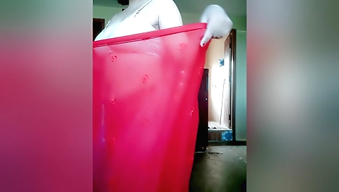 Amateur chick with big ass plays with pussy on webcams