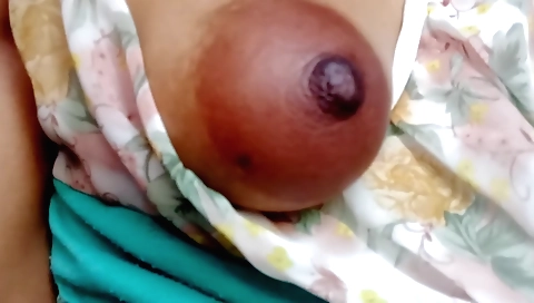 Indian housewife masturbates with her finger in a solo video