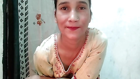 Solo blonde gets off with her homemade pussy dildo