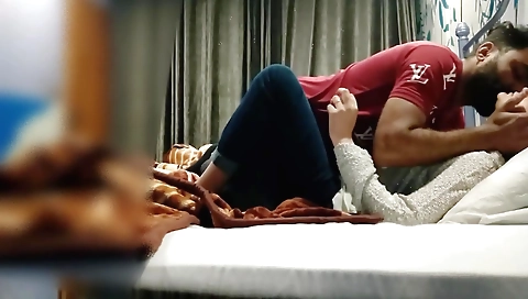 Amateurs college girlfriend kissing lips and in her sexy clothes