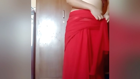 Amateur brunette is masturbating in front of the camera