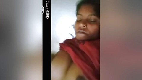 Indian beauty with big tits shows off her tits in solo video