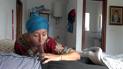 Indian babe with big ass and a nice body fucked in her bed