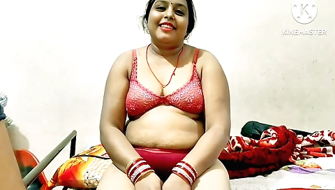 Hot brunette is a girl like a pornstar with a juicy ass