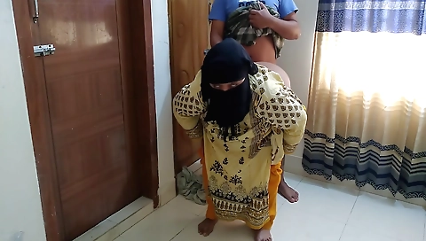 Big boobs amateur chick sucking dick in hot sex video