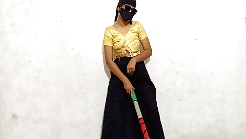 Indian girl gets her cunt stretched by a horny guy