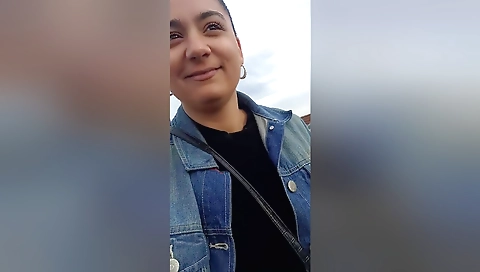 I am masturbating on the webcam and showing off my tits