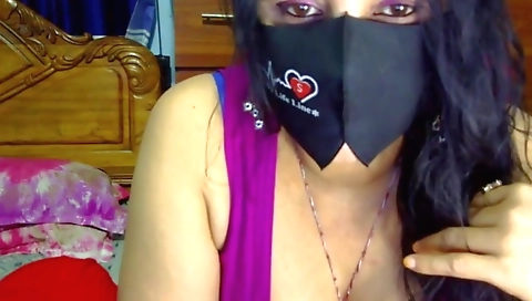 Indian amateur video showing mature woman taking off her clothes