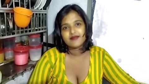 Indian brunette with a mouth full of honey sex in the bathroom
