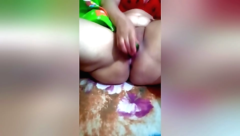 Hot milf with big ass does not show her body in public