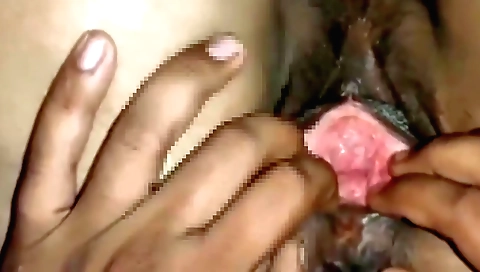 Indian girl gets a blowjob from her pizza delivery guy