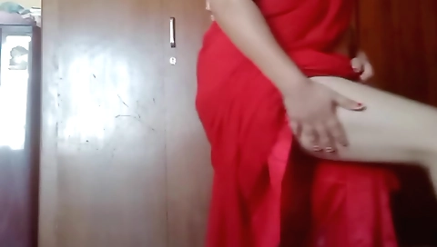 Hot babe masturbating on the camera for you this video