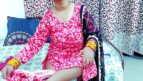 Busty stepdaughter fucks herself in homemade sex video