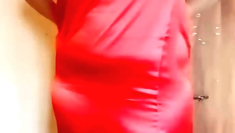 Indian chick masturbates on her cam in a solo video