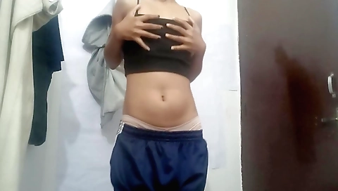 Solo amateur video with a blonde girl fucking herself