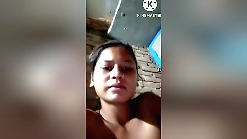 Indian beautician shows off her sexy body in web camera video