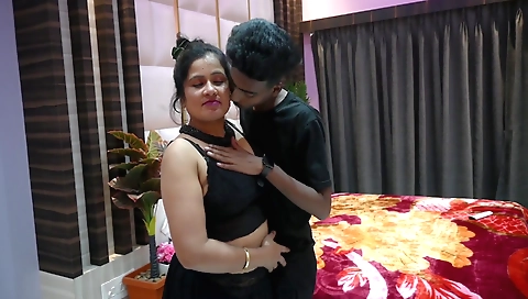 Busty mature slut with an ass that does not shrink