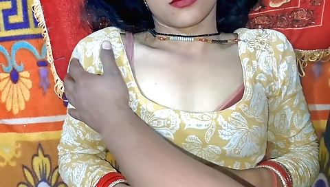 Brunette wife gives blowjob to her hubby in hd video