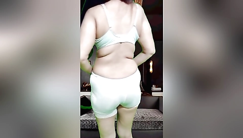 Indian desi solo female gets a huge dick inside her pussy