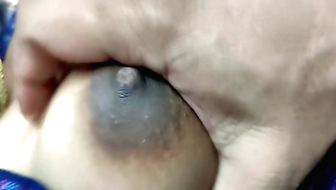 Indian girl rubs her big boobs and tits in the hot video