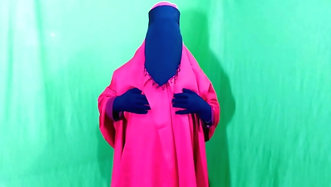 Indian girl has sex with stepfather-in-law in the living room