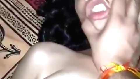 Indian girl with a tight pussy gets her pussy to squirt